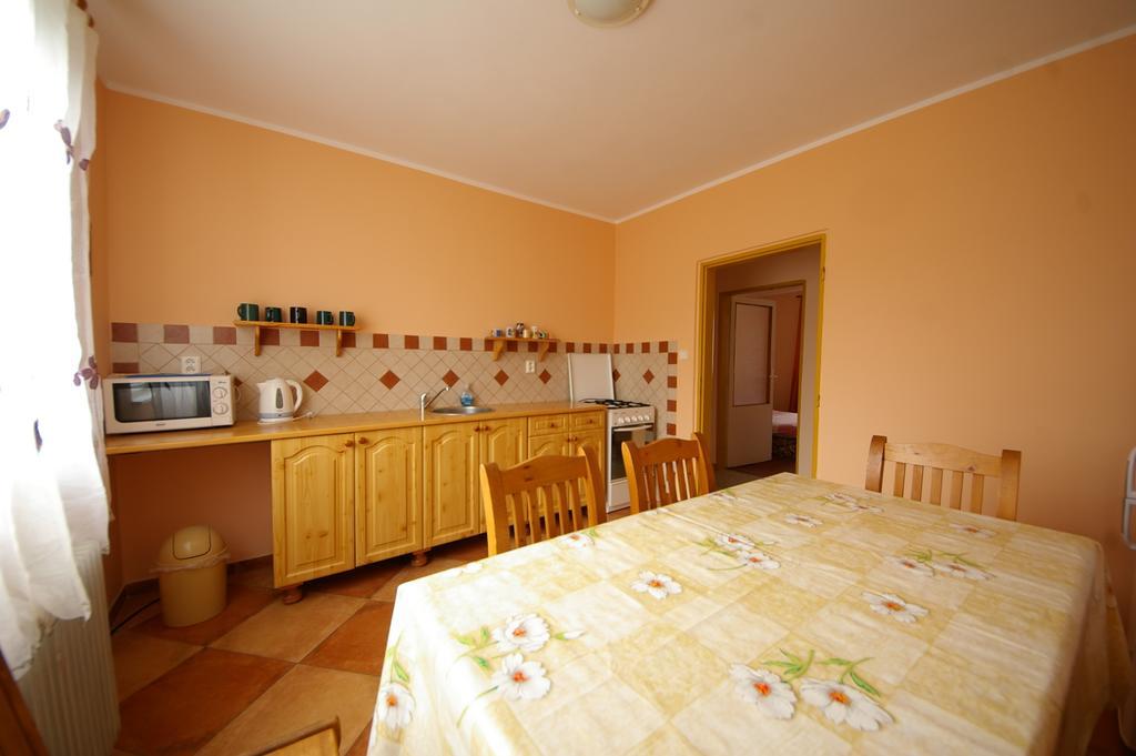 Penzion Mansky Dvur Dolni Zandov Exterior foto