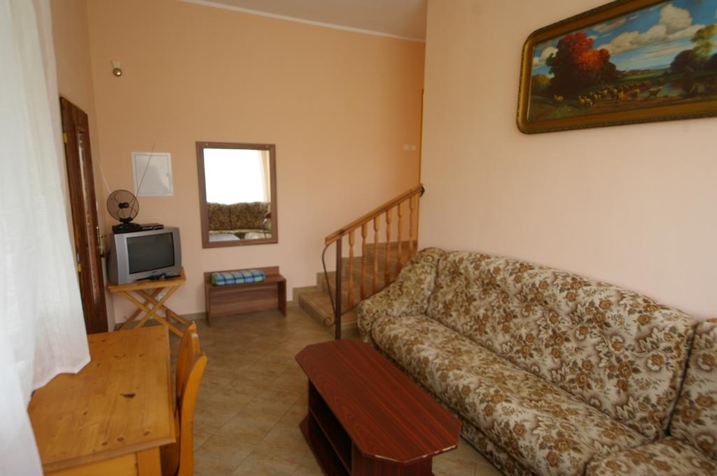 Penzion Mansky Dvur Dolni Zandov Exterior foto